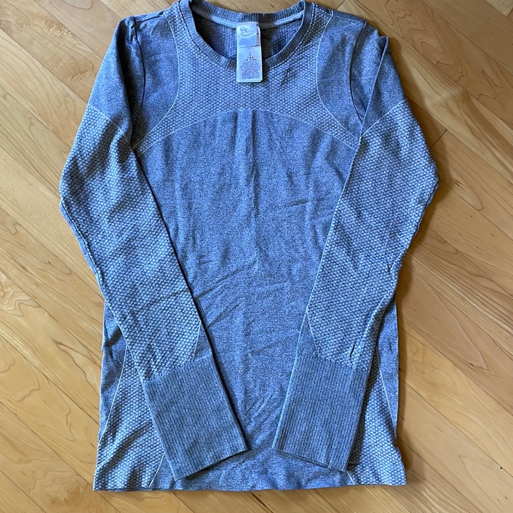 Gap athletic top